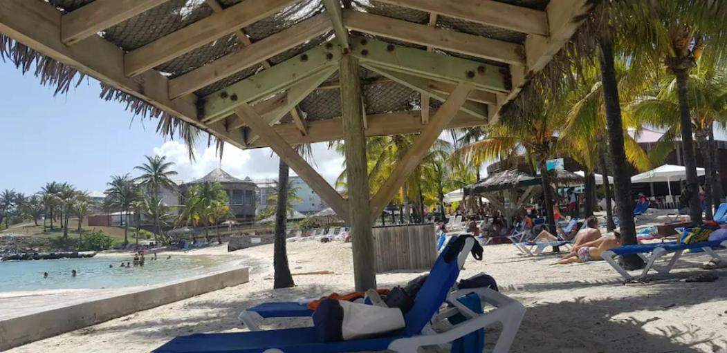 Romantique Et Bel Appartement En Bord De La Mer, Piscine Surveillee Et Belle Plage A 50M Saint-Francois  Kültér fotó